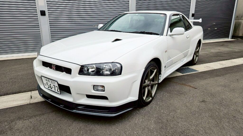 Mint Co. Auto - Drive Your Dream | Import Cars • 1999 White GT-R R34